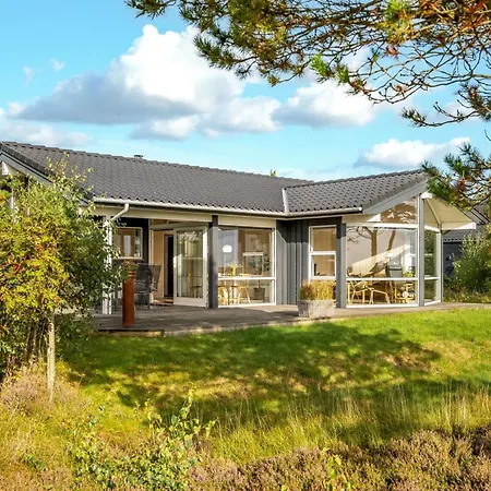 Chris - 130m From The Sea By Interhome *